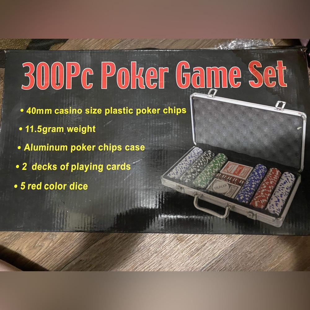 300 Piece Poker Game Set Never Used